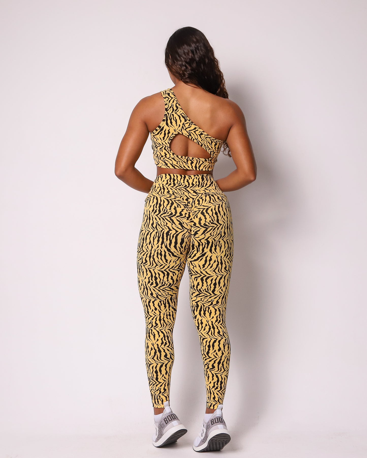 Leggings Scrunch + Top of choice (Gold Zebra)